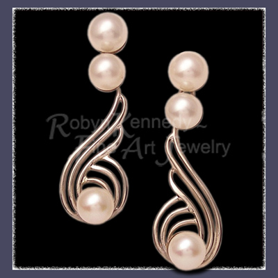 !4 Karat White Gold and Cultured Pearl Dangle Earrings Image
