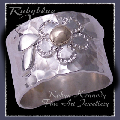 10 Karat Yellow Gold and Sterling Silver 'Groovy' Flower Ring Image